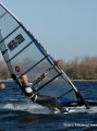 Mooie foto van Hans die hier lachend over de finish gaat. Zijn Hot Sails GPS&nbsp;staat er ook mooi op.